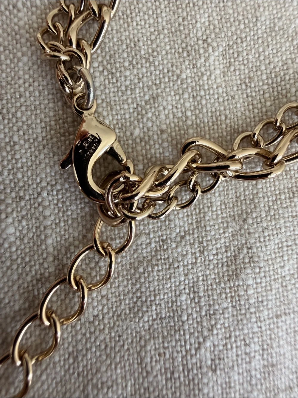 🤍CHANEL Gold-Tone Chain Necklace with Cream Disc & Butterfly✨
